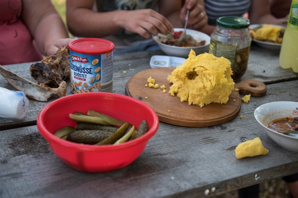 Kukuřičná polenta, která se může podávat i jako příloha k masu